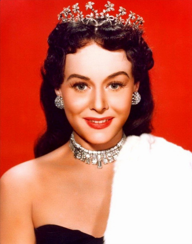 Paulette Goddard. Photo from: the-decophile.blogspot.com
Besides, the actress had a superb collecti Paulette Goddard. Photo from: the-decophile.blogspot.com
Besides, the actress had a superb collecti