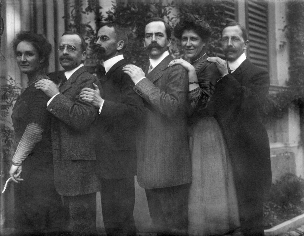 «Хеди, Поль, Огюст, Артур, Ида и Эмиль Харлозер — декабрь 1910-го». Фото из архива Villa Flora «Хеди, Поль, Огюст, Артур, Ида и Эмиль Харлозер — декабрь 1910-го». Фото из архива Villa Flora