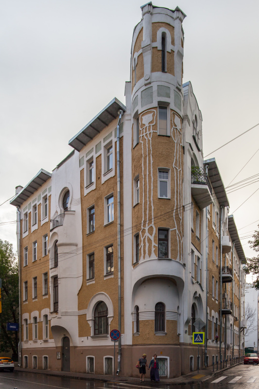 Tenement building of N. G. Tarkhova. Moscow, 1903. Architect G. I. Makayev (he is also the developer
