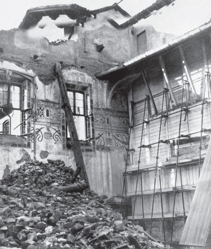 The ruins of the refectory of the church of Santa Maria delle Grazie after the August 15th Allied bo The ruins of the refectory of the church of Santa Maria delle Grazie after the August 15th Allied bo