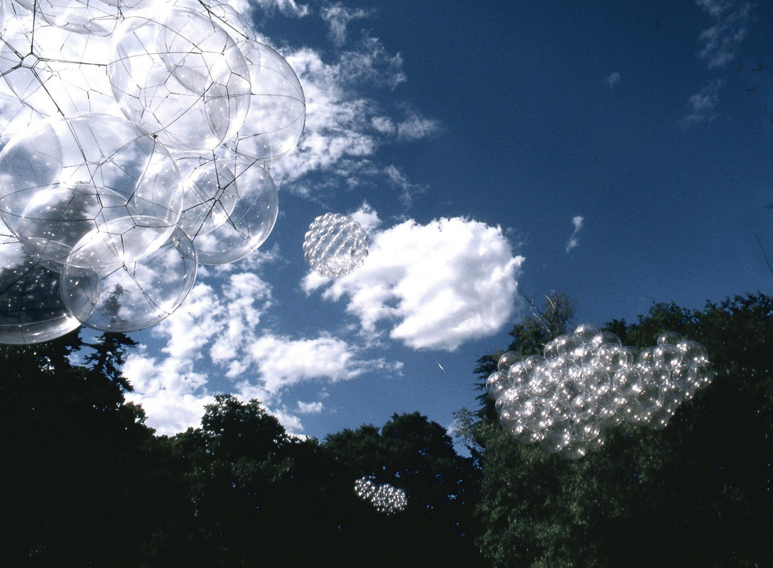 Tomás Saraceno. Flying Garden/ Air-Port-City installation, 2005. Center for Contemporary Art Villa M Tomás Saraceno. Flying Garden/ Air-Port-City installation, 2005. Center for Contemporary Art Villa M