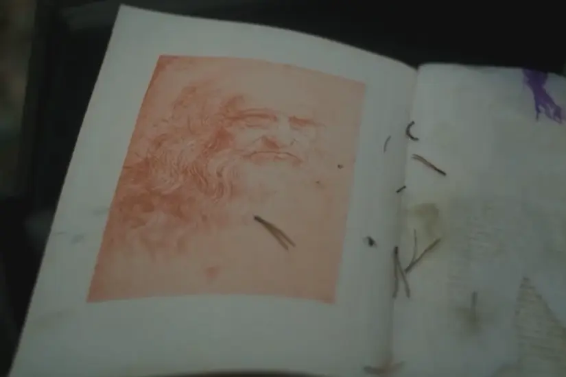В другом эпизоде книга остается раскрытой на репродукции «Туринского портрета» Леонардо да Винчи