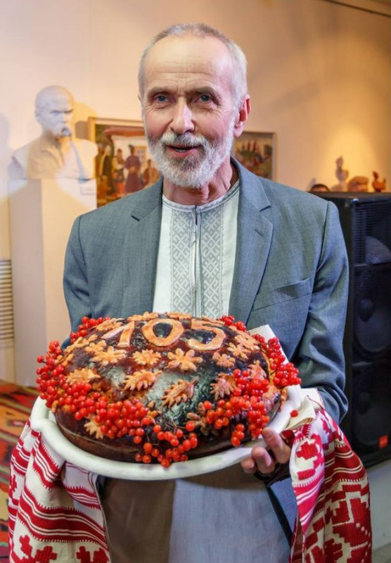 Нынешний руководитель Музея Ивана Гончара, художник, научный работник, искусствовед Петр Гончар на п Нынешний руководитель Музея Ивана Гончара, художник, научный работник, искусствовед Петр Гончар на п