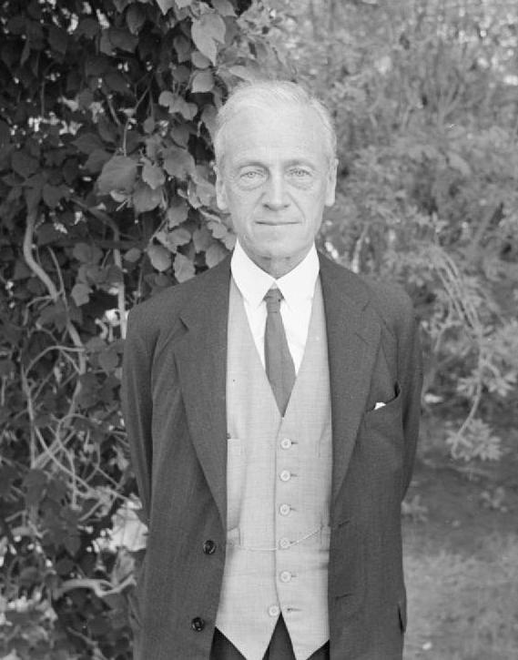 Уолтер Гиннесс. Начало 1940-х. Источник — wikimedia
В конце 30-х Ида Рубинштейн бежала из Парижа в Уолтер Гиннесс. Начало 1940-х. Источник — wikimedia
В конце 30-х Ида Рубинштейн бежала из Парижа в