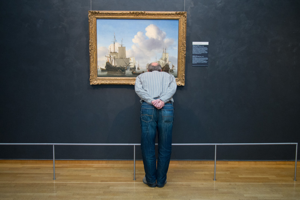Голландский фотограф подглядывает за посетителями в музеях Голландский фотограф подглядывает за посетителями в музеях