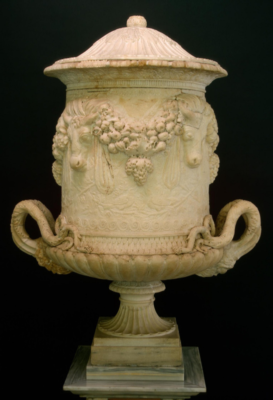 In addition to engravings, Piranesi sold antiques in his studio. For example, this vase from the Her In addition to engravings, Piranesi sold antiques in his studio. For example, this vase from the Her