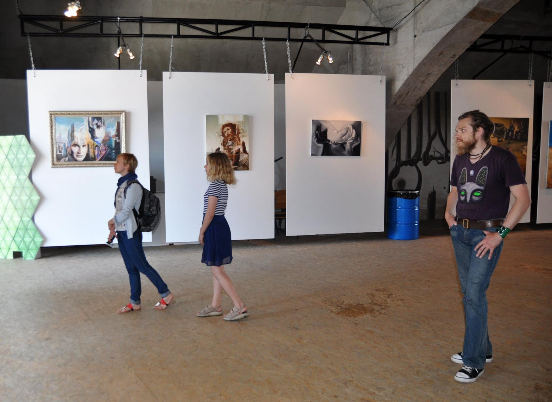 Абсурд-арт Святослава Базюка: в Киеве открылась выставка известного украинского сюрреалиста