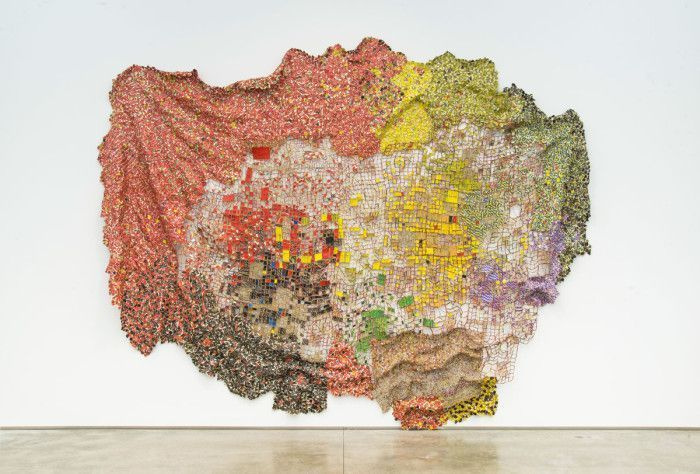 Эл Анатсуй (El Anatsui), «Мир в стрессе» (фото с сайта www.artnews.com) Эл Анатсуй (El Anatsui), «Мир в стрессе» (фото с сайта www.artnews.com)