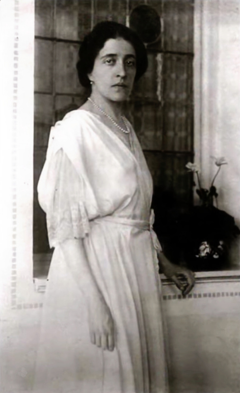 Adele Bloch-Bauer, 1920
Photo source: wikimedia