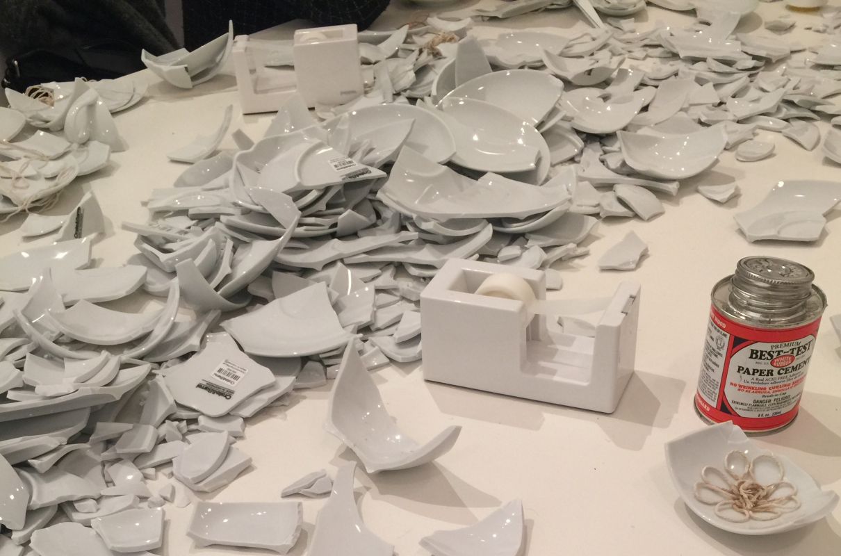Yoko Ono, Mended Piece, 2015. Photo credit cdn.artobserved.com Yoko Ono, Mended Piece, 2015. Photo credit cdn.artobserved.com