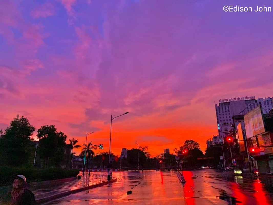 Edison John (Nhiếp ảnh gia John) The streets in the sunset., 11.05.2001 ...