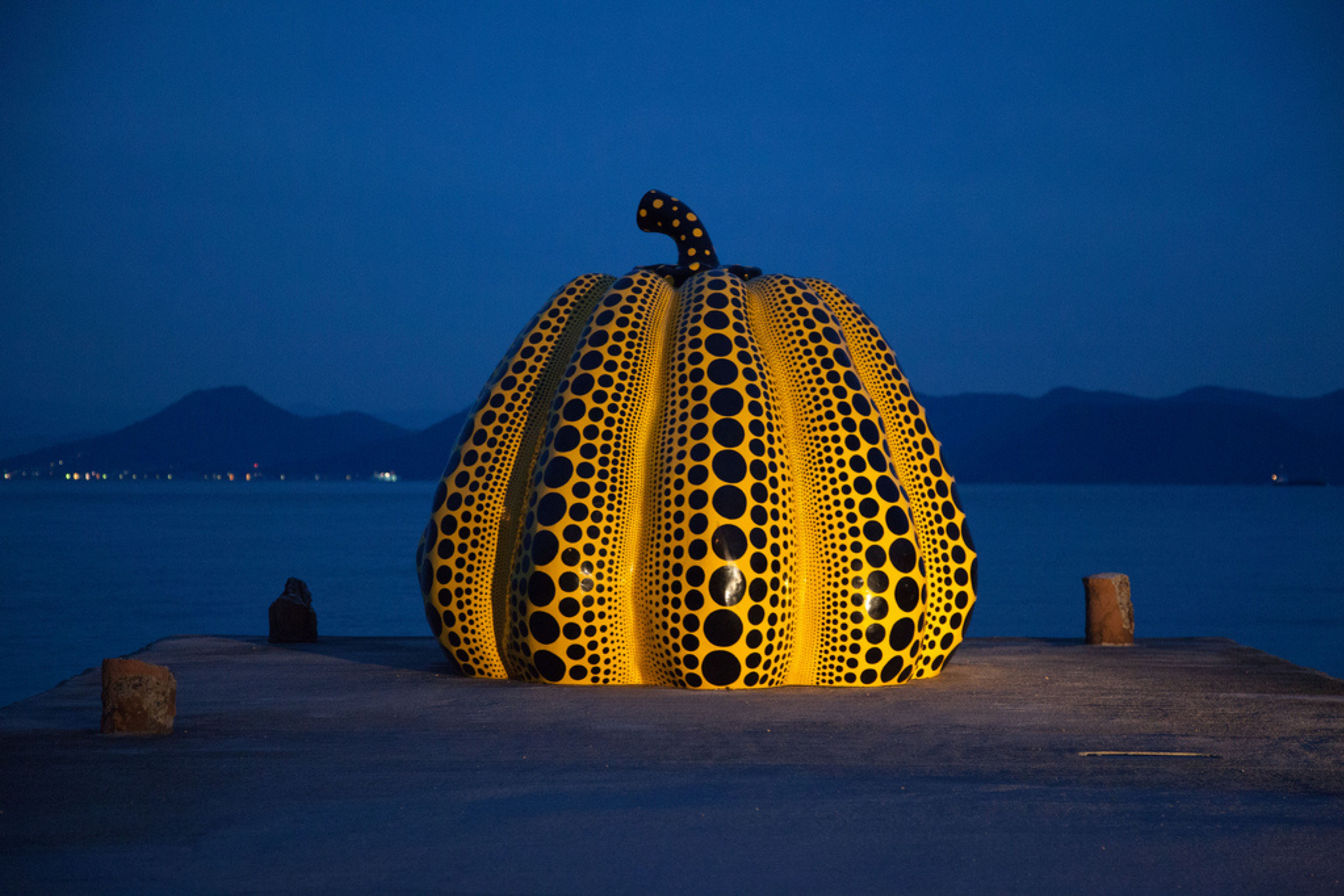 Yayoi Kusama's pumpkins land in downtown Milan - Domus