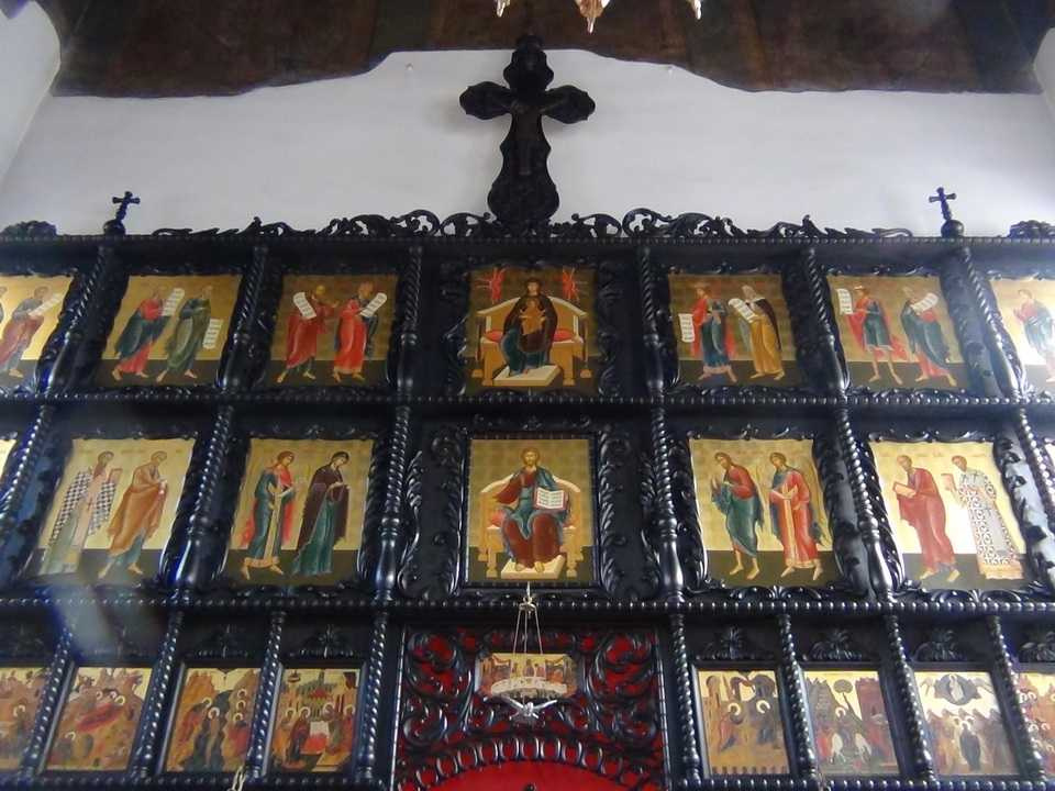 The icons of the iconostasis of the church in the name of the icon of the Dormition of the Blessed Virgin Mary in Shchapovo were painted by icon painters of the Moscow Icon Workshop. The work was supervised by Igor Drozhdin.