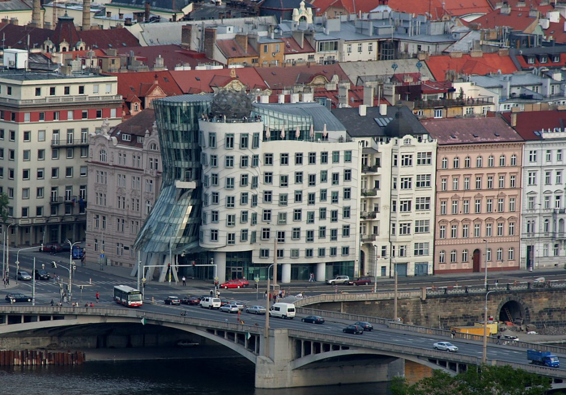 Танцующее здание Прага Чехия
